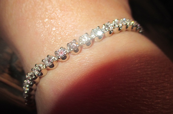 M551M Beautiful diamond tennis bracelet 3,8 ct Takst - Valuation N.Kr. 85 000